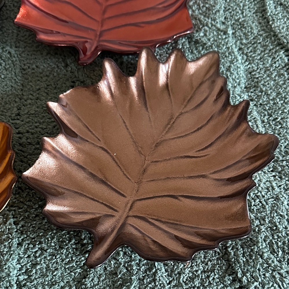 AKCAM Glass Leaf-Shaped Decorative Plate Stunning Colors! Set Of 4 NEW! - Picture 9 of 9
